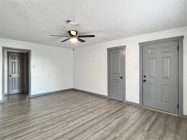 Photo - 2526 Louise St