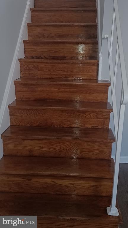 Photo - 2053 Larkhall Rd