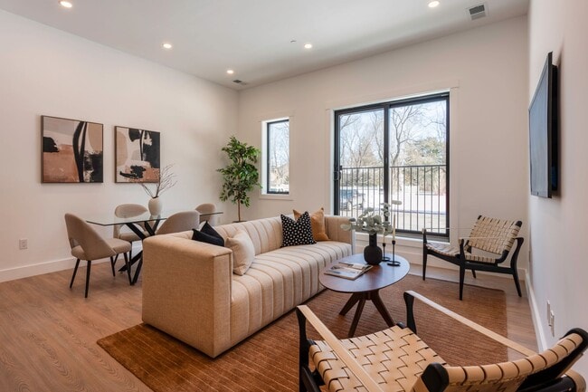 Photo - 1060 Main Street