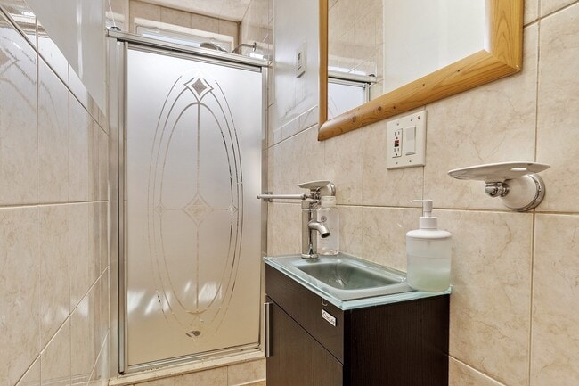 Photo - 483 Broadway