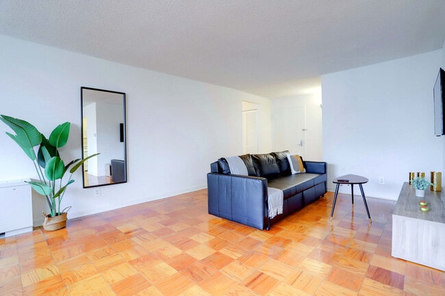 Photo - 320 23rd St S Unidad FL8-ID1022535P