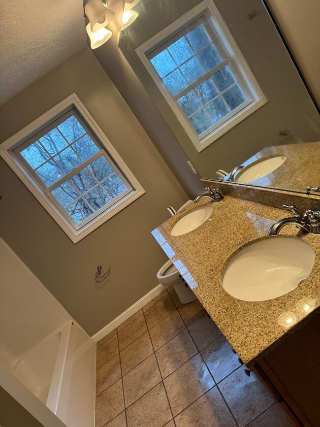 Building Photo - 13-15 Westwood Drive Unit 15 Rental