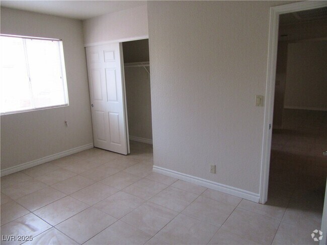 Building Photo - 4954 River Glen Dr Unit 123 Rental