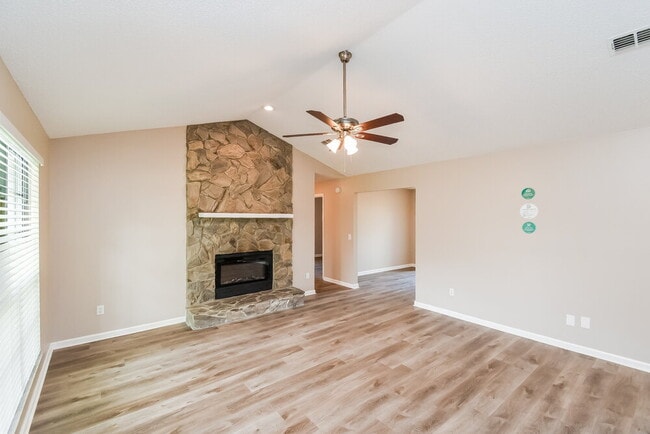 Photo - 2213 Felucca Dr