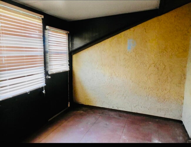 Photo - 614 SW Jeanne St