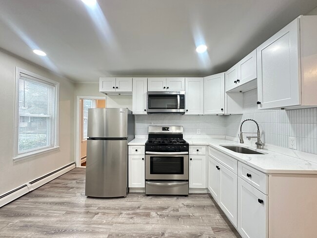 Building Photo - 535 Park Ave Unit A