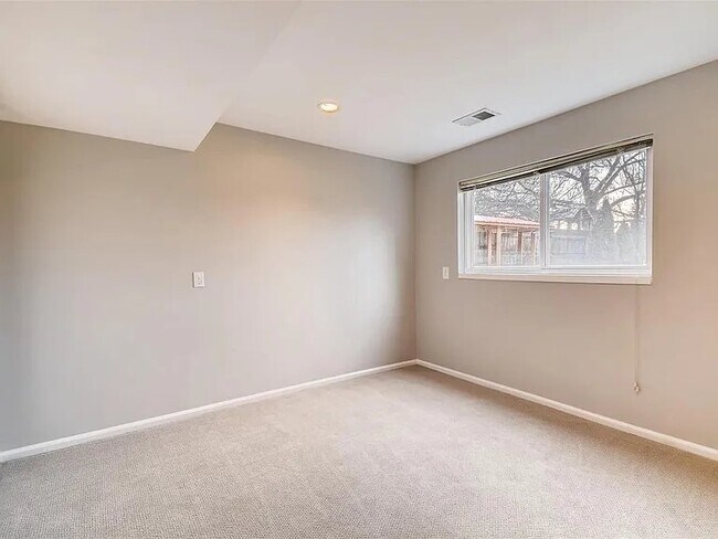 1403 Lefthand Dr Unit Garden Level