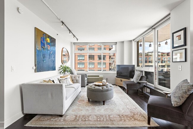 Photo - 1450 Washington St