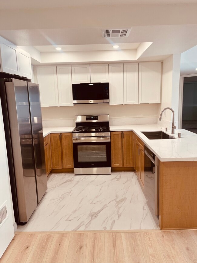 Building Photo - 5312 Cartwright Ave Unit #1