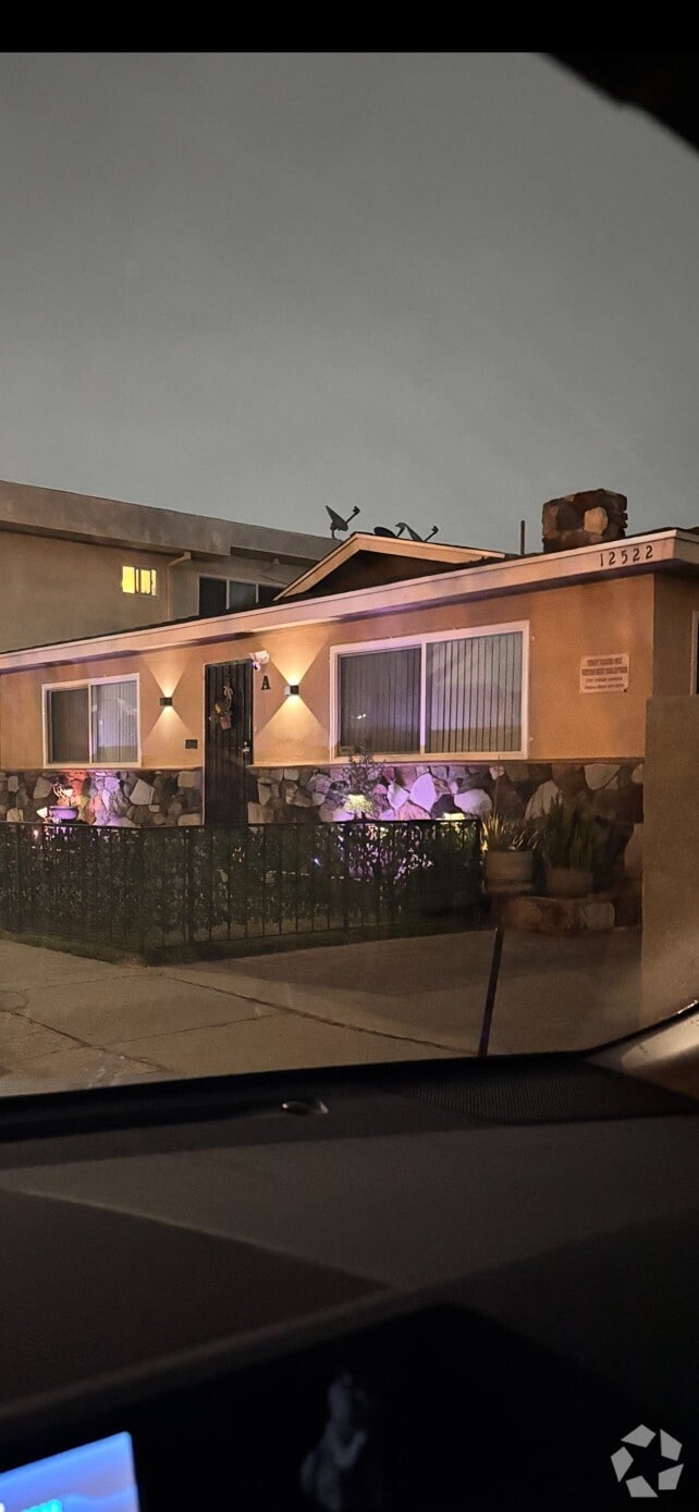 Building Photo - 12522 Doty Ave Rental