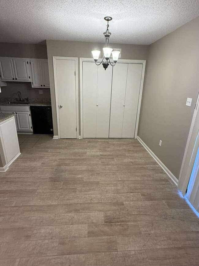 Photo - 855 Charter Oak Dr