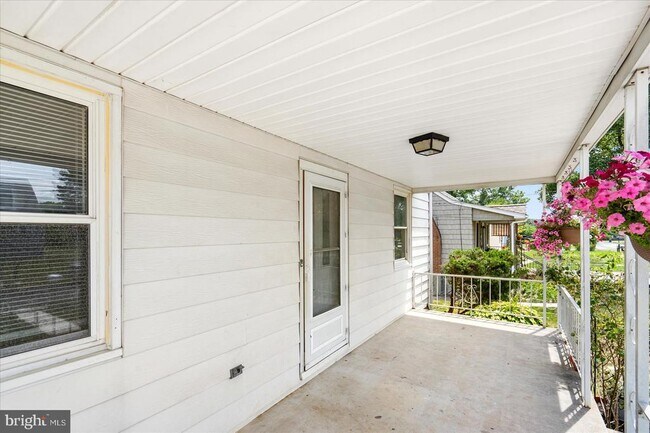 Photo - 303 Miles Rd