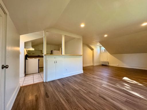 Photo - LARGE 2 Bed, 1 Bath Apartment Available NOW!! Unit B