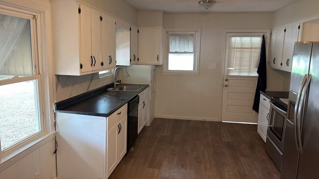 Photo - 302 Lakeview Heights