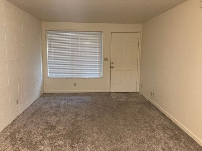 Photo - (CAM 3)  Very Nice Large 1 bed Apt - Close... Unit 03