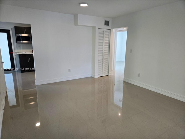 Photo - 323 SW 31st Ct