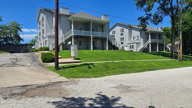 Photo - 1 Bedroom/1 Bathroom Apartment in Fayette near CMU Unit 316 E Davis St B