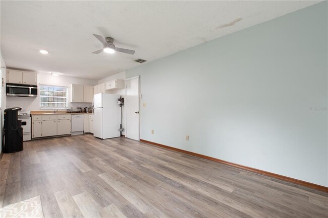 Photo - 503 E Lakeshore Dr House
