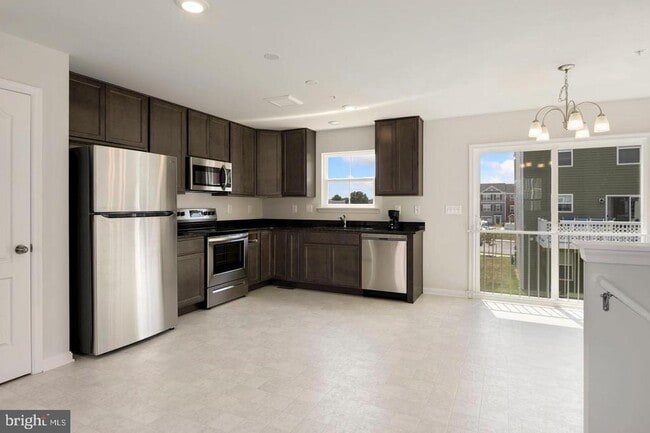 Building Photo - 64 Grant St