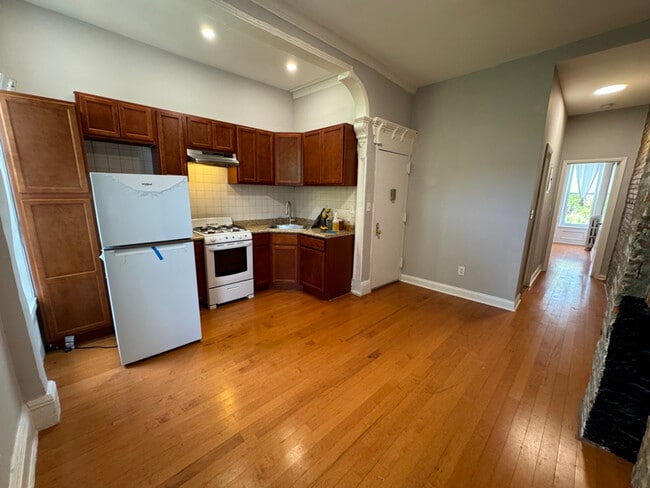 Building Photo - 72 Somers St Unit 2 Rental