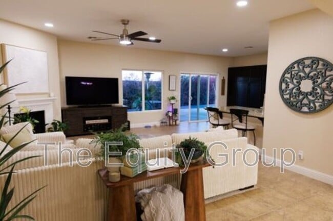 Photo - 2310 W Tyler Ave