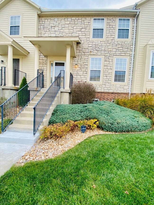 Building Photo - {12337} Spacious Stone Creek Village Townhouse + All Appliances Included + Lawn Care Included + 1...