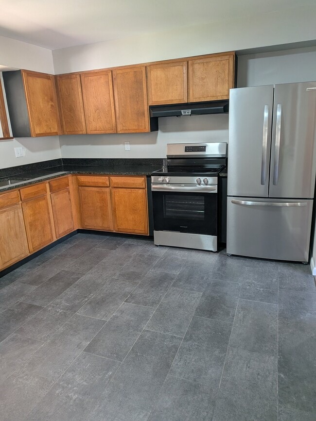 Photo - 561 Williams Ave