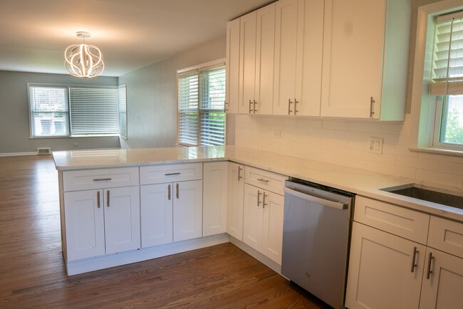 Photo - 9733 Karlov Ave