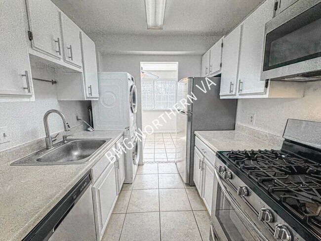 Photo - 1523 Colonial Dr