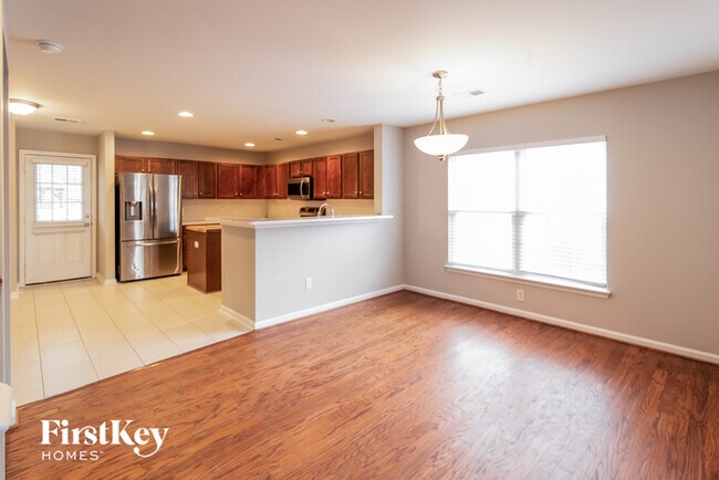 Photo - 512 Evening Shade Dr