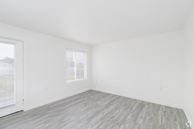 3BR, 2BA - 1036SF - Living Room