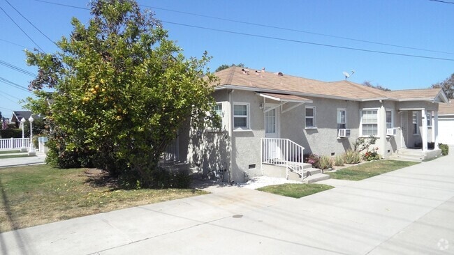 Building Photo - 145-147 S Batavia St Unit 145 Rental
