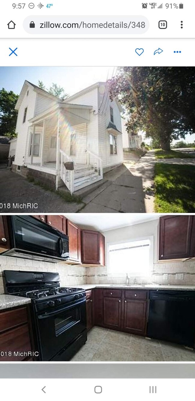Photo - 348 Dean St NE