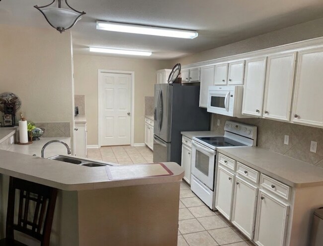 Photo - AVAILABLE SOON! APPLY ON OUR WEBSITE!