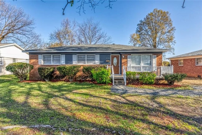 Building Photo - 2201 E Florida St