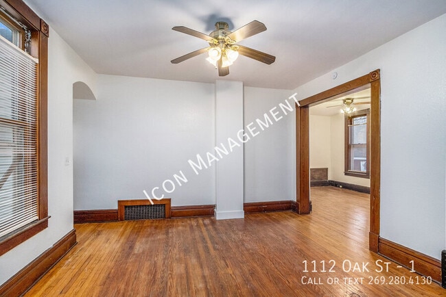 Photo - 1112 Oak St Unit 1