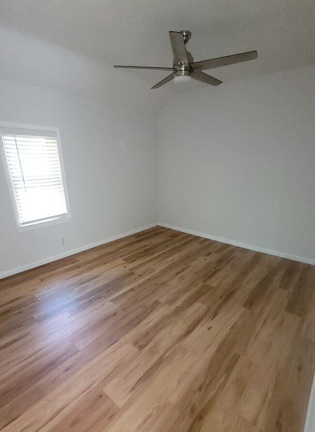 Photo - 624 E State St Unit 4