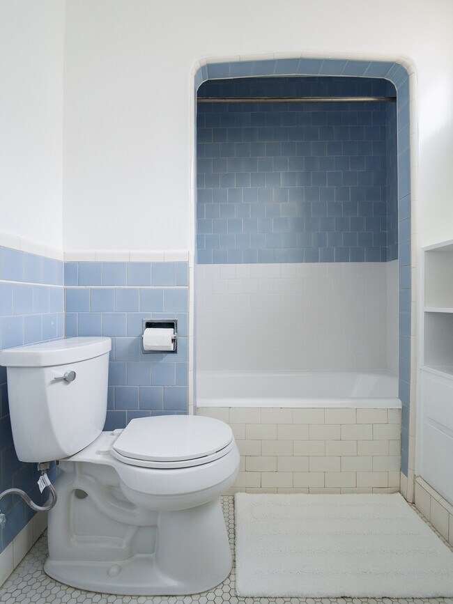 Bathroom - 2907 1/2 12th Ave Townhome