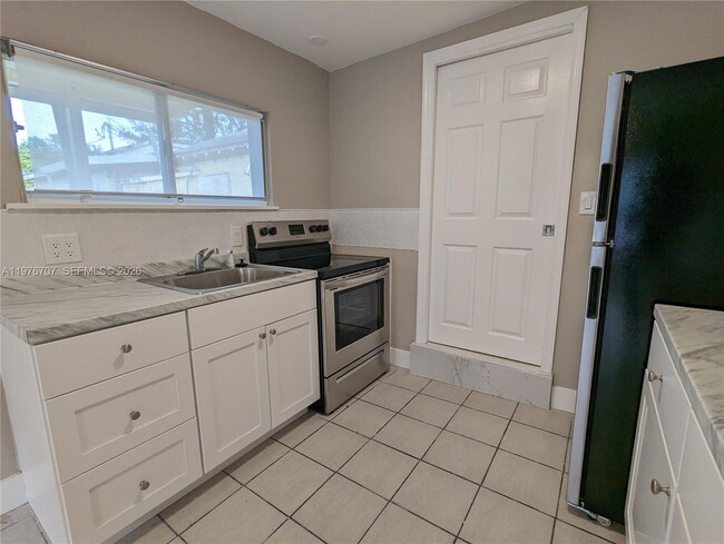 Photo - 987 NE 131st St Unit 3