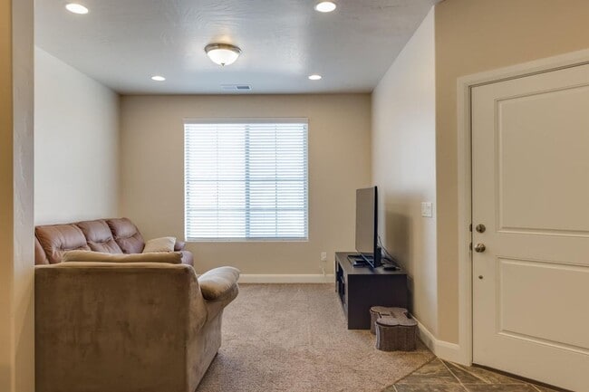 Photo - Spacious 3 Bedroom Home