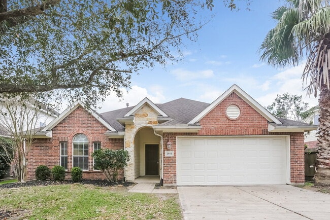 Building Photo - 2011 Pinecreek Pass Ln