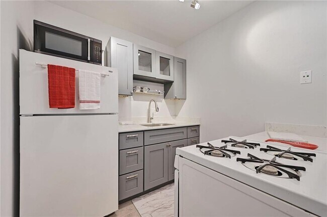 Photo - 1111 W 10th St Unit 204