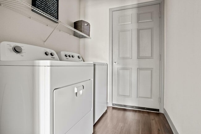 Avenues at Cypress - Laundry Room