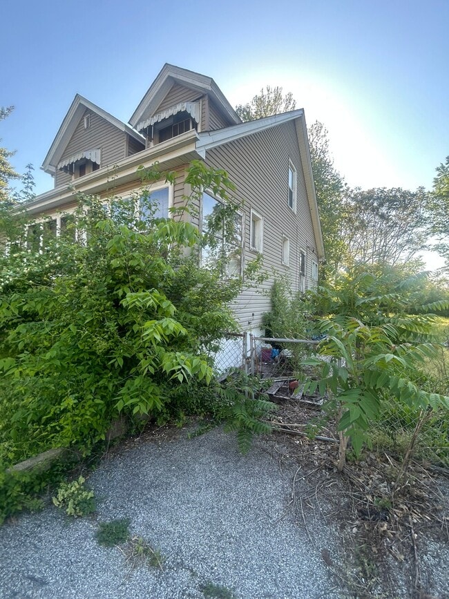 Photo - 2118 Rosebud Ave