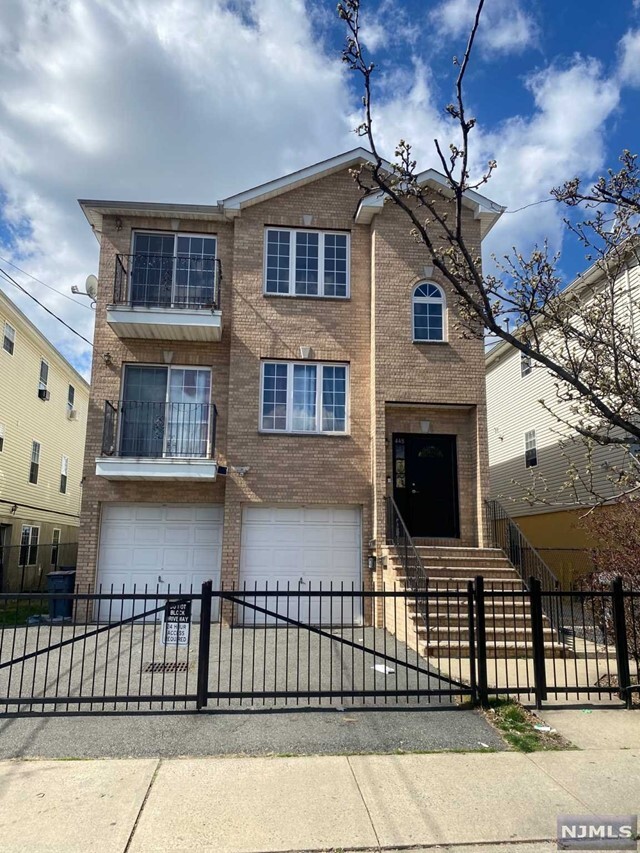 Photo - 448-450 N 6th St Apartment Unit 2