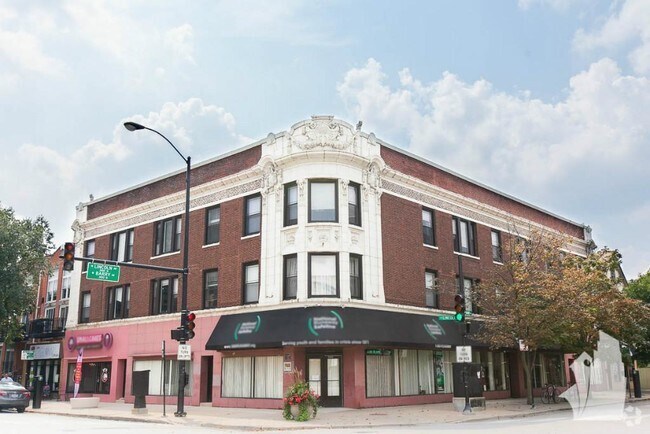 Building Photo - 3056 N Greenview Ave Rental