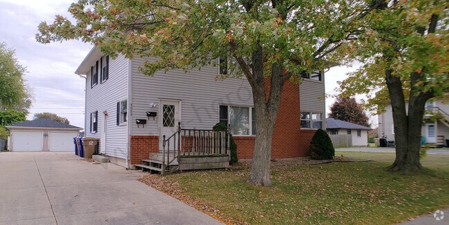 Building Photo - 8059 27th Ave Unit Upper Rental