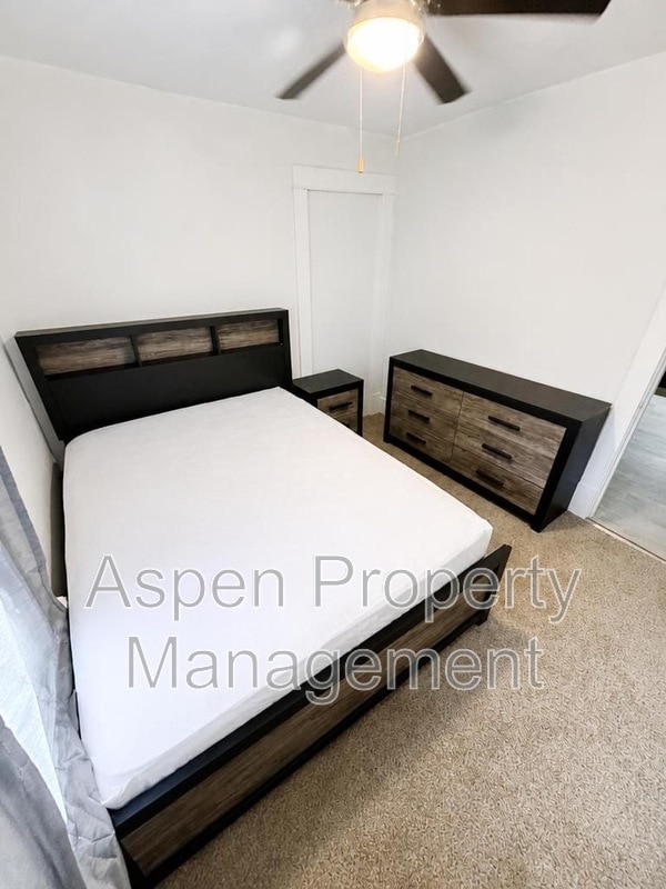 Photo - 1213 Doemland St