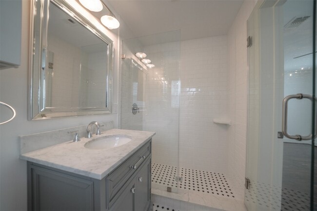 Photo - 811 Woodard St