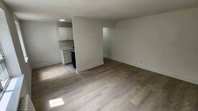 Photo - 158 Kingston Rd